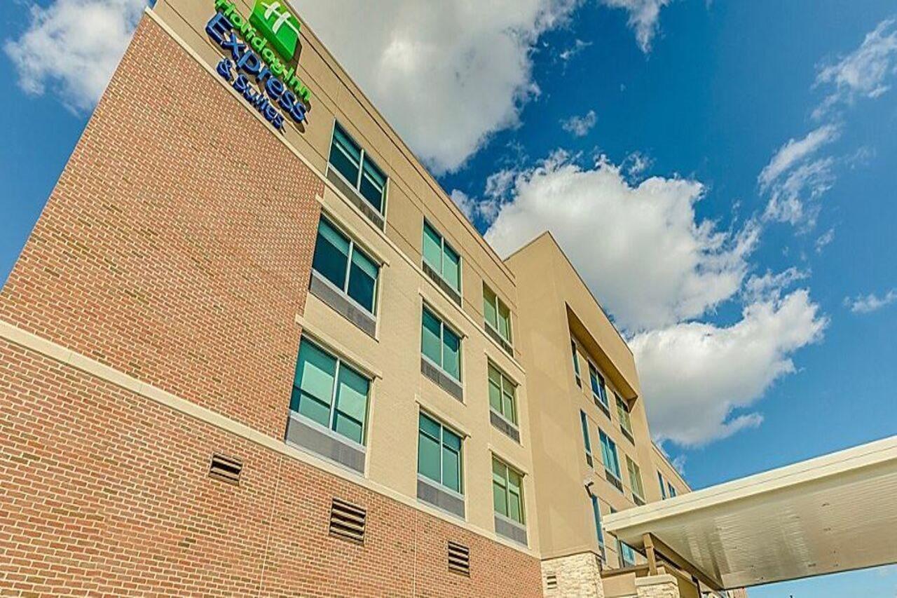 Holiday Inn Express & Suites - Cedar Springs - Grand Rapids N, An Ihg Hotel Exterior photo